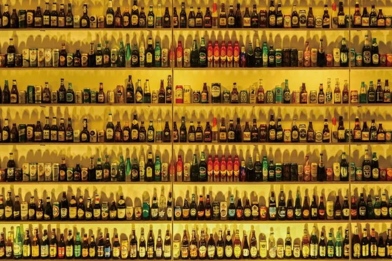 custom-wallpaper-mural-for-bar-restaurants-beer-and-wine