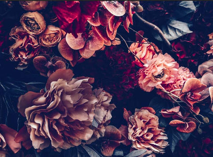Custom Retro Floral Wall Mural – Bold Botanical Wallpaper in Vintage Colors